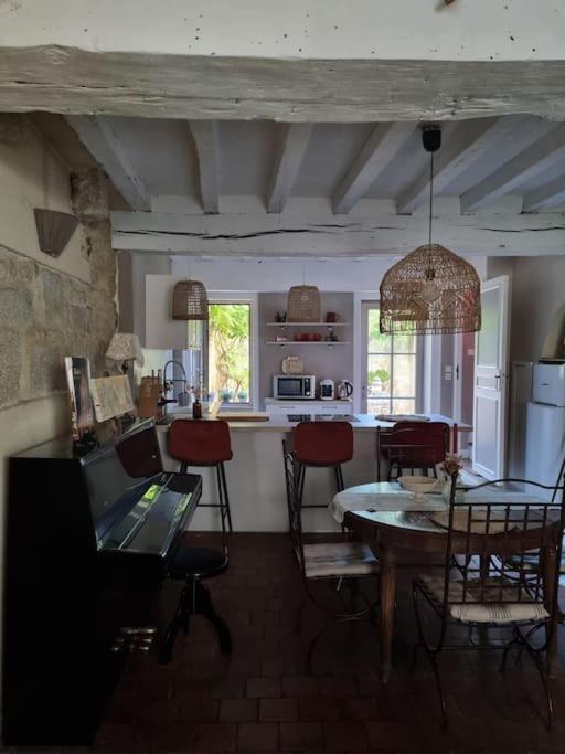 Charmante Maison Ancienne Avec Cour 알랑송 외부 사진