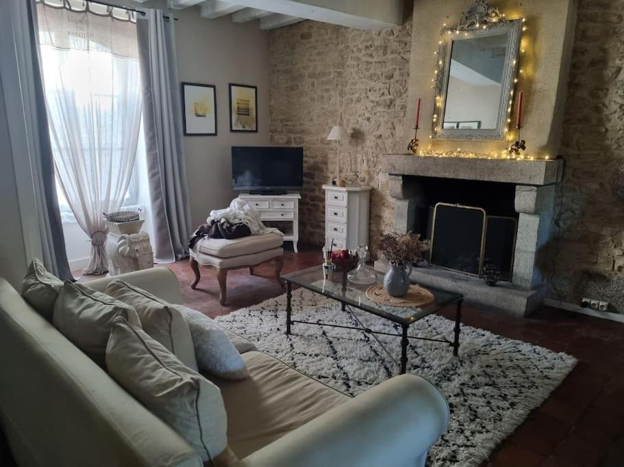 Charmante Maison Ancienne Avec Cour 알랑송 외부 사진